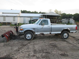 Illustration for article titled Quasi-Review: 1997 Ford F-250 w/plow